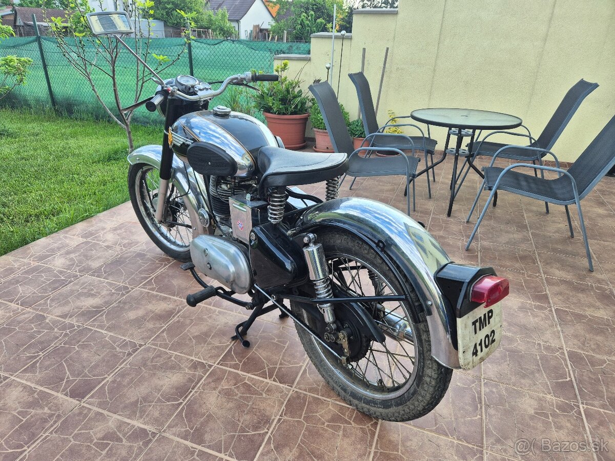 Royal Enfield Bullet 350 rok 1972 - 4