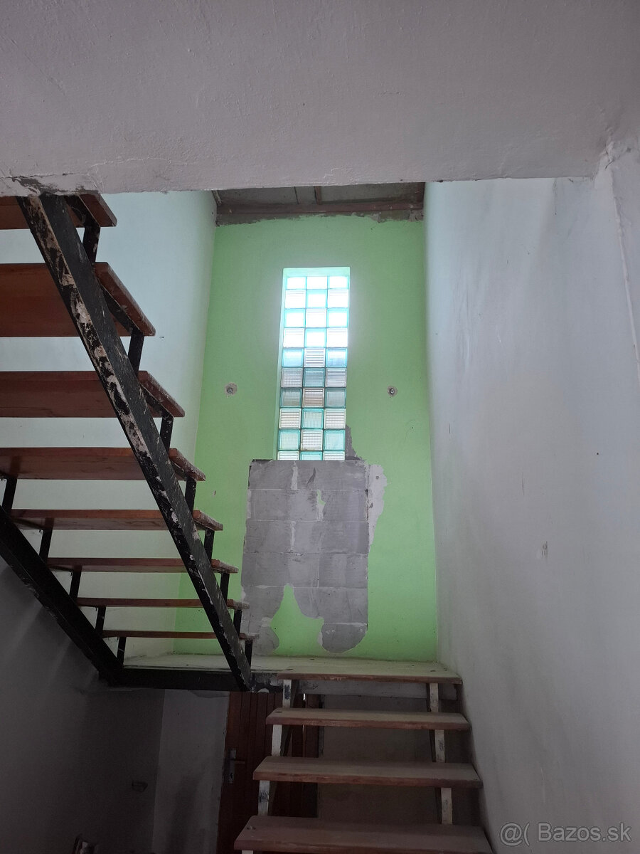 Predám rodinný dom v obci Chrastné pri Vajkovciach - 4