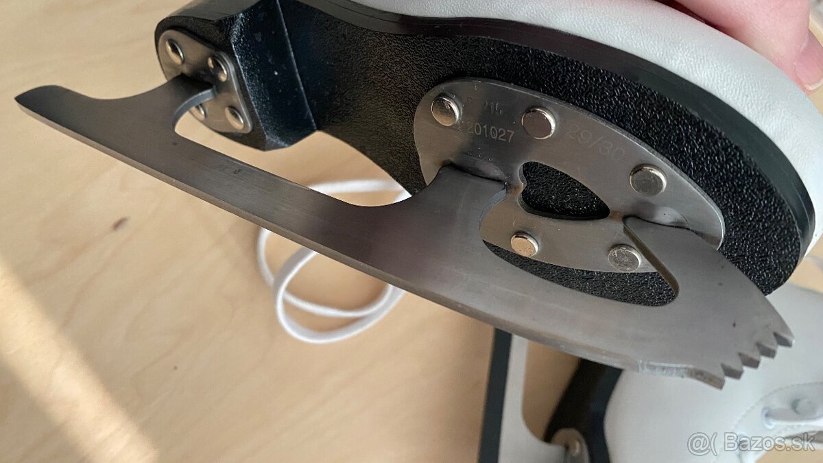 Dievcenske ladove korcule - 4