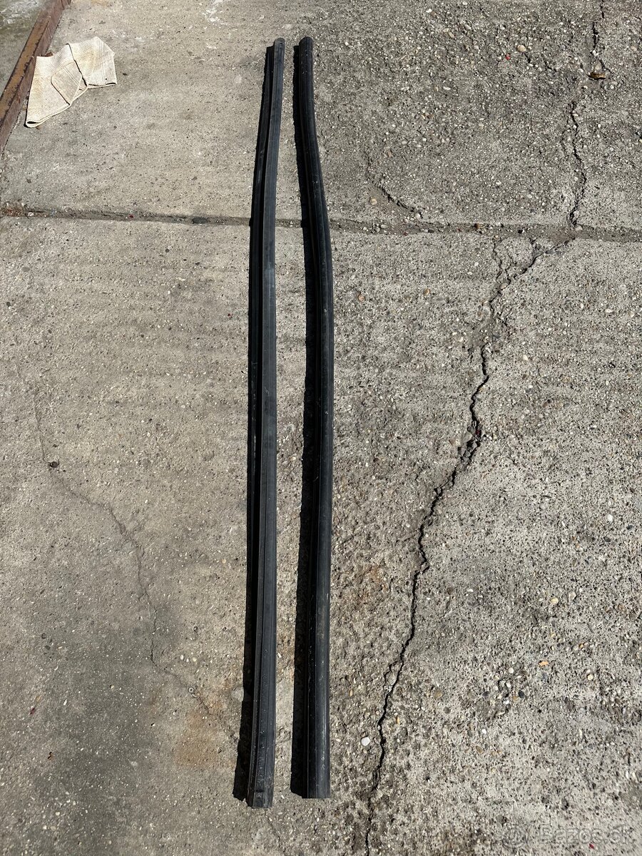 Predám spodné tesniace gumy na Hörmann brány - 4