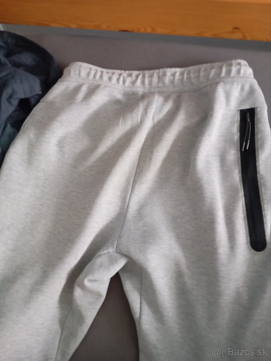 Šedé Nike Tech Fleece Nohavice (M) - 4