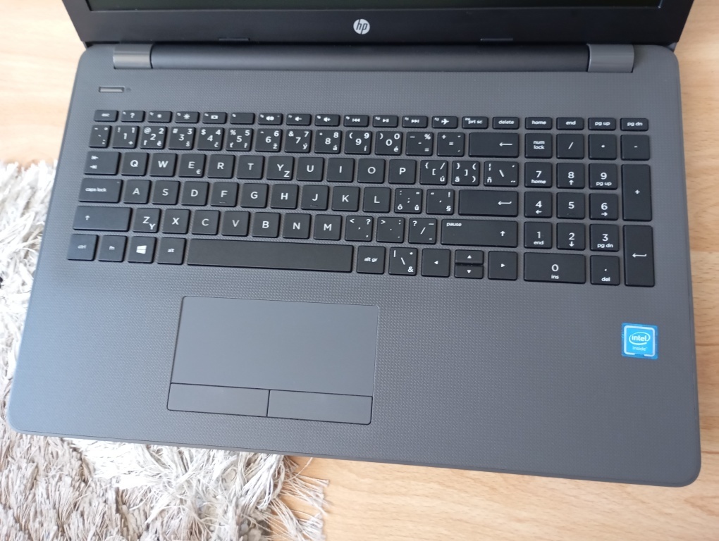 predám Hp 250 g6 / Intel core i5 / 8gb ram / Windows 10 - 4