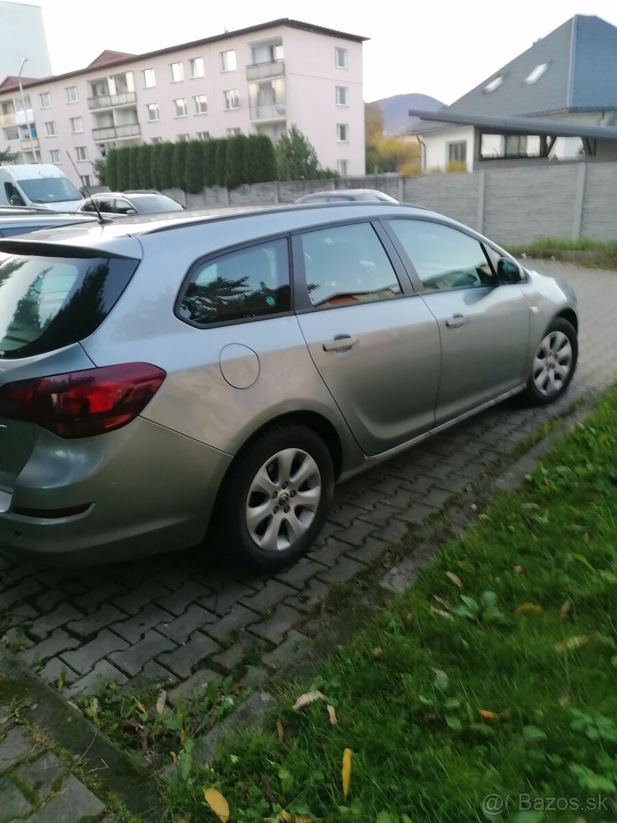 Opel astra sport tourer - 4