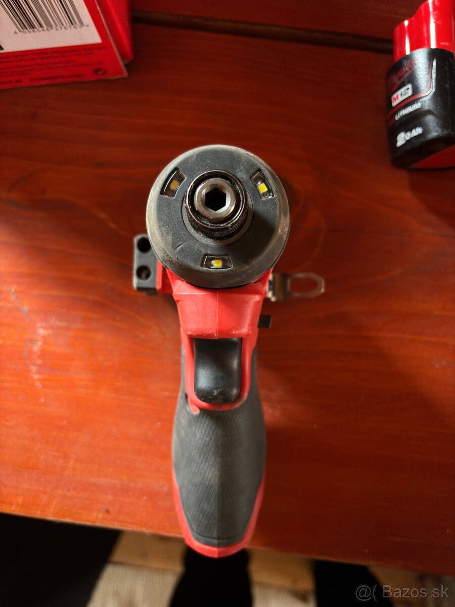 Milwaukee M12 FID2 rázový uťahovák - 4