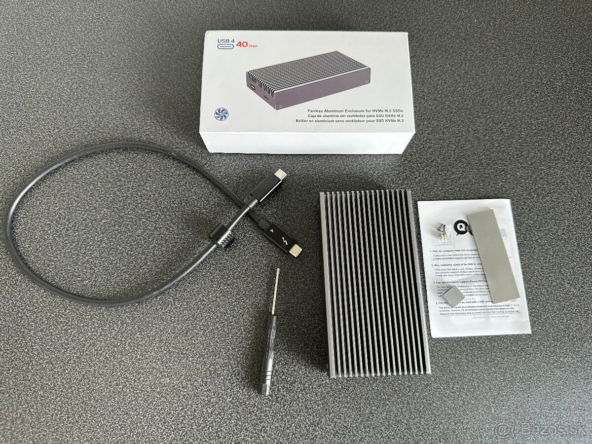 Qwiizlab SSD enclousure (externý obal) USB4/Thunderbolt 4 - 4
