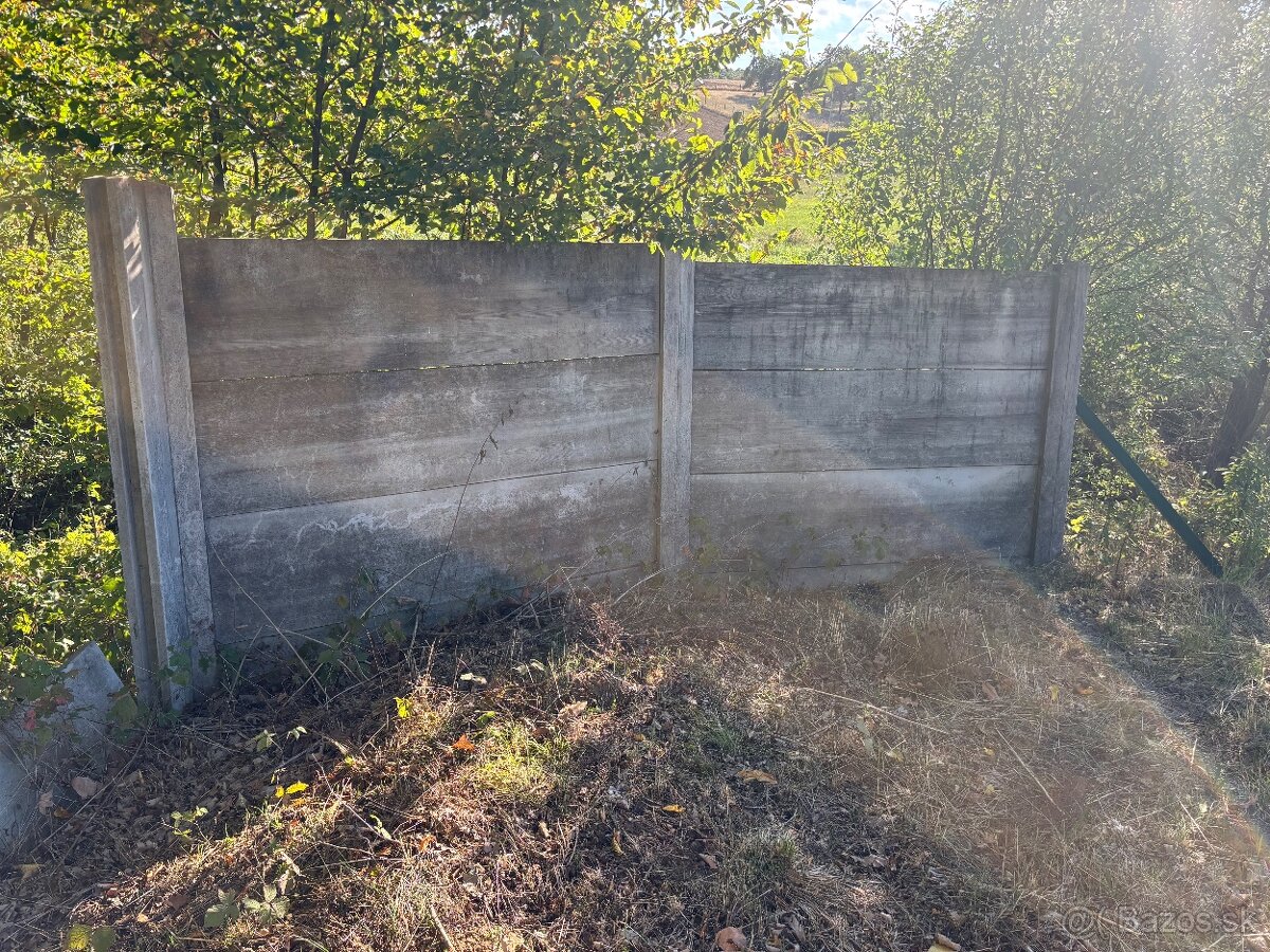 Betónový plot - 22m dlhý, 2m vysoký - 4