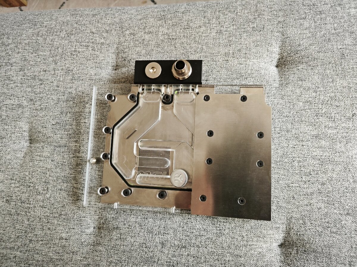 MSI GeForce GTX 1070 ARMOR - 4