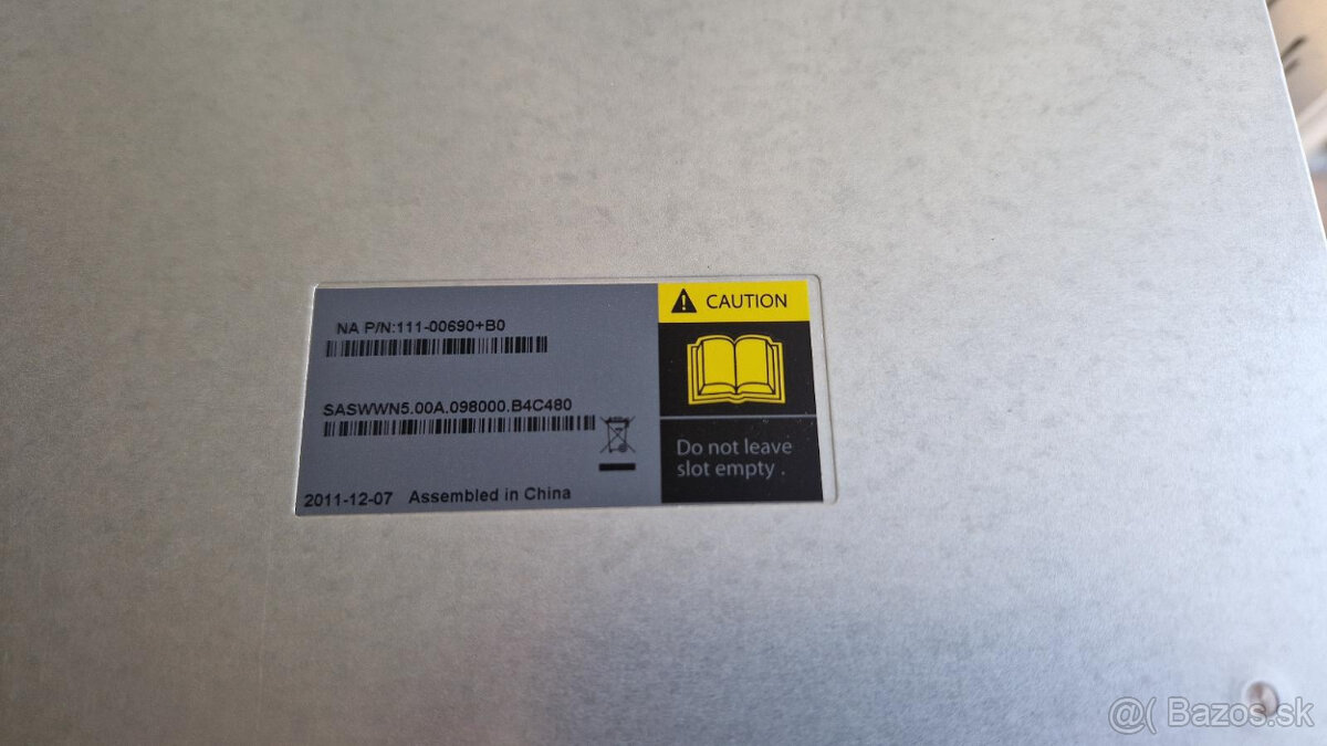 14,4TB diskové pole Fujitsu Eternus (NetApp) + disky - 4