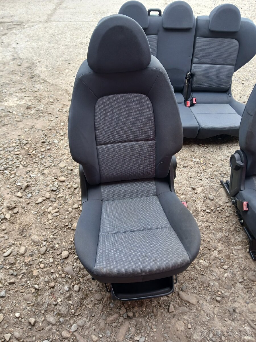 Mitsubishi Colt CZ3- sedačky - 4