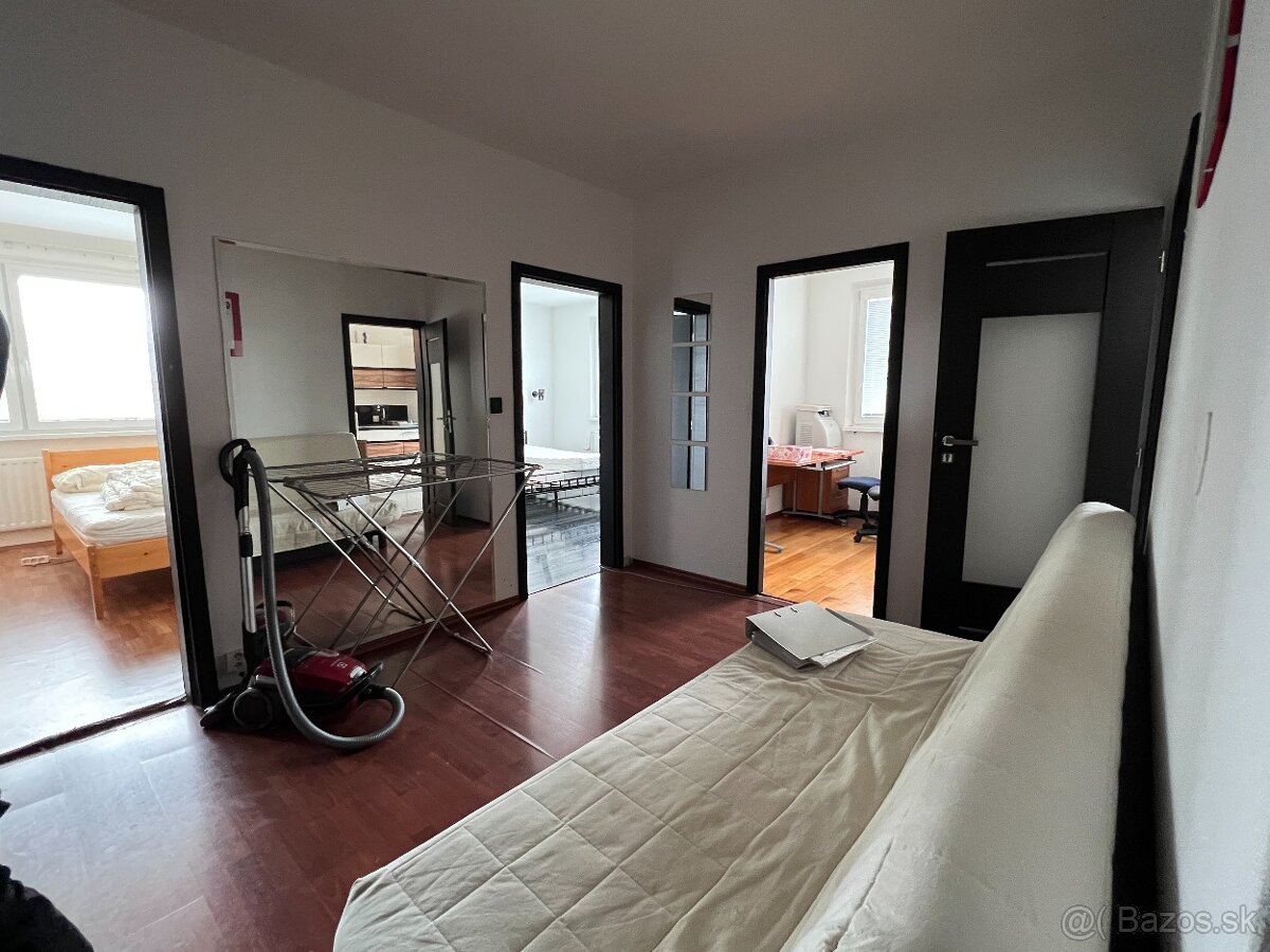 NA PREDAJ 3 IZBOVÝ BYT, ŠEVČENKOVA PETRŽALKA - 4