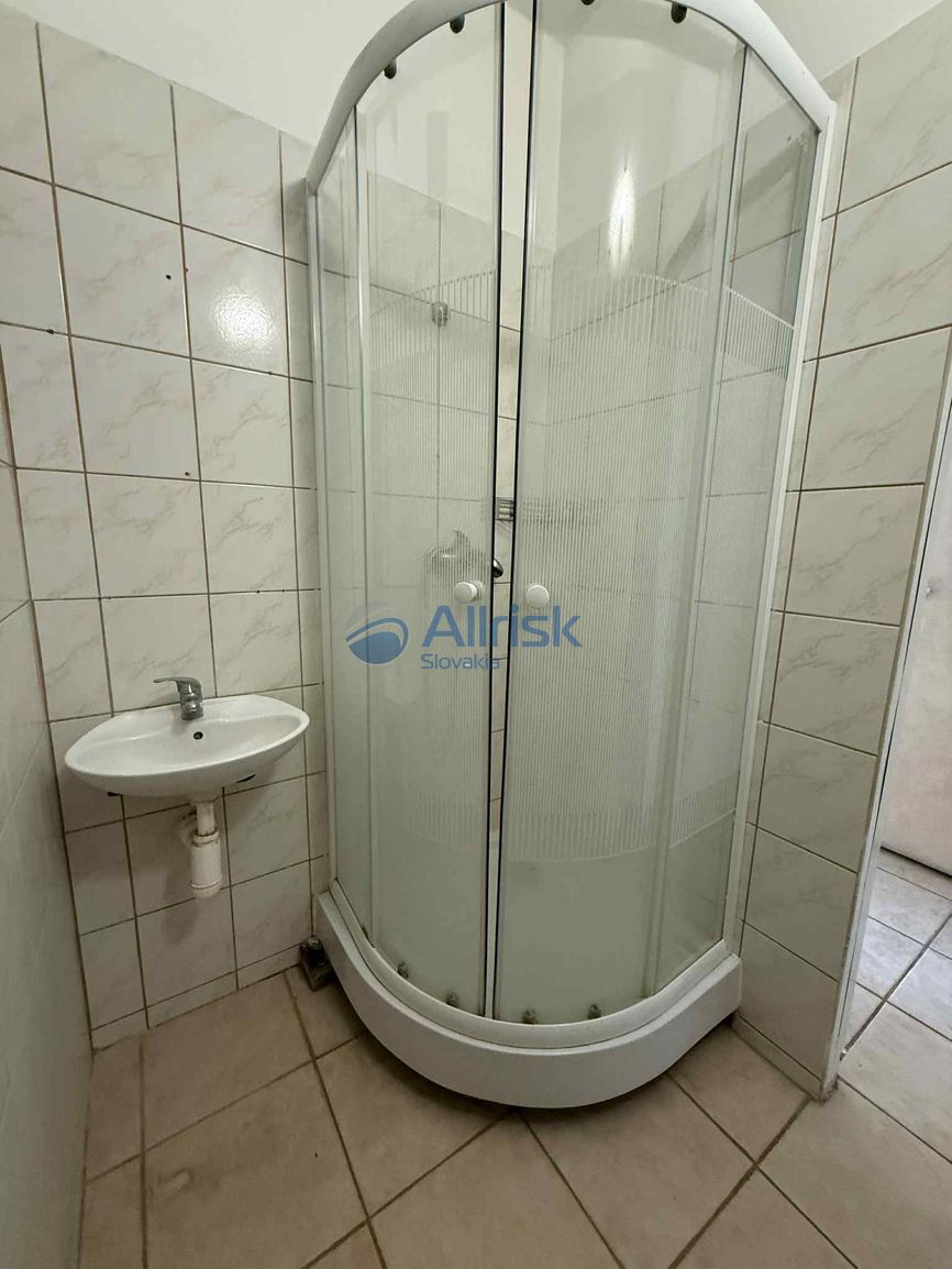 Prenájom 1-izbového bytu neďaleko centra mesta. Voľný okamži - 4