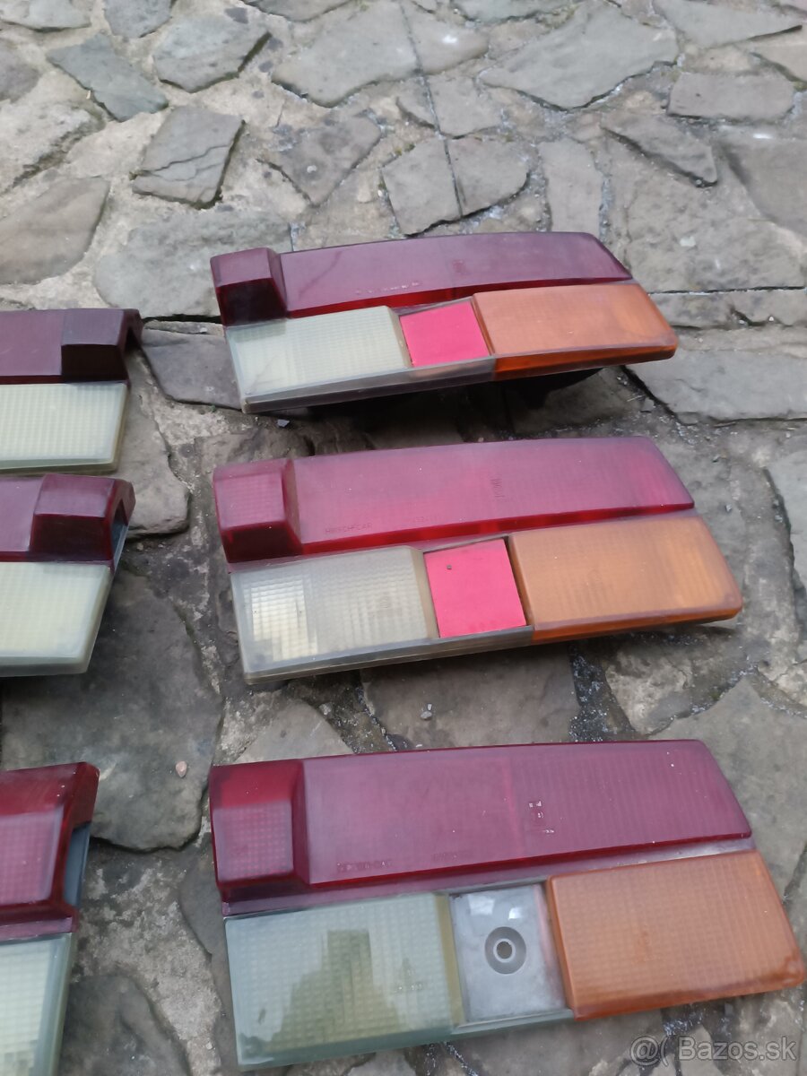 Ponúkam na predaj zadné svetlá na škoda 105/120/130 - 4