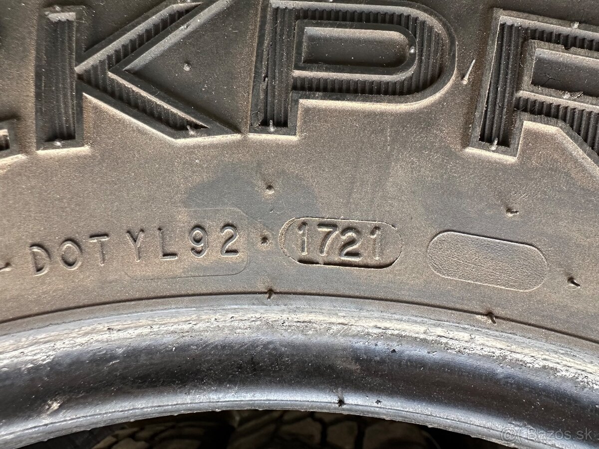 285/70 R17 Nokian MT