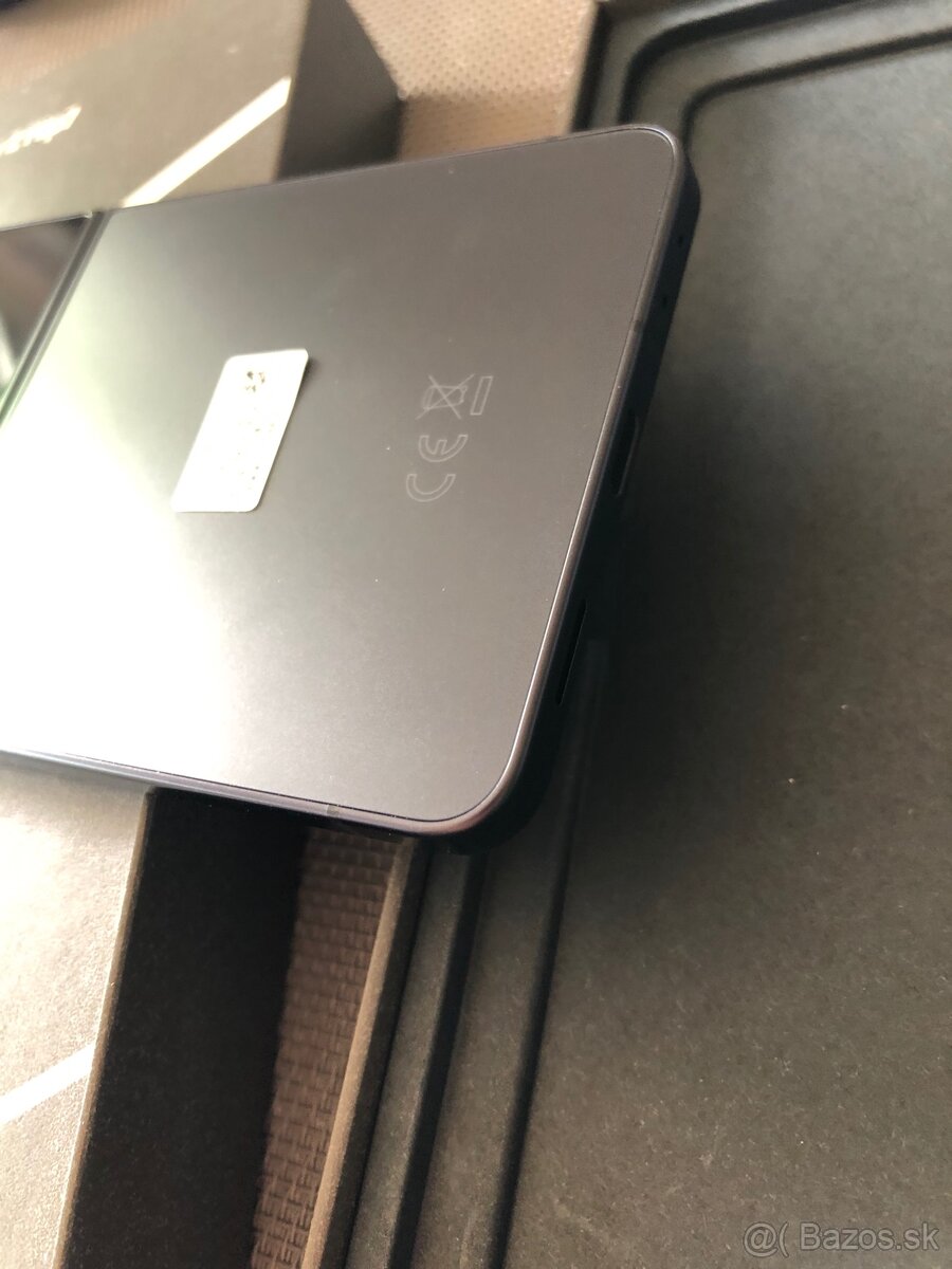 Samsung Galaxy Z Flip 7 256Gb Black - 4