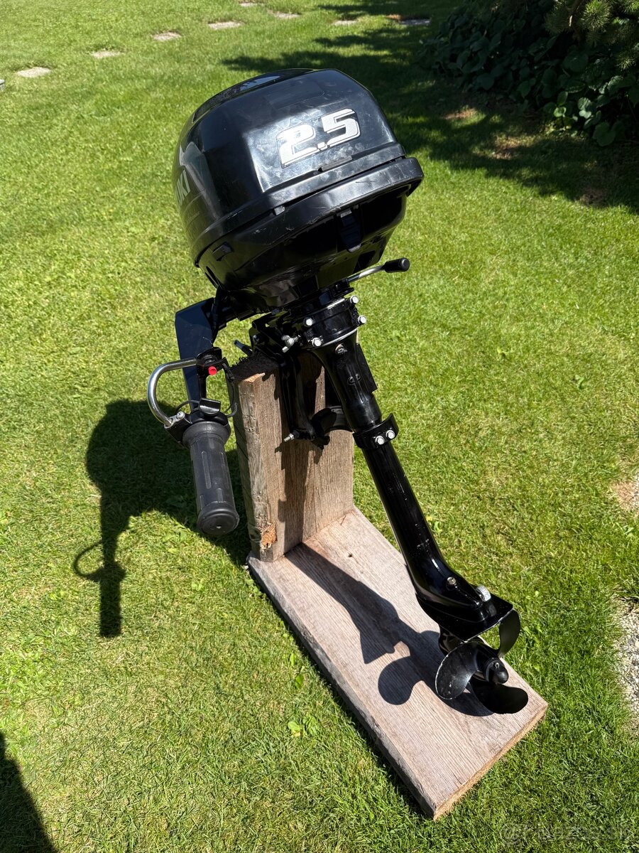 Lodný motor suzuki 2,5 - 4