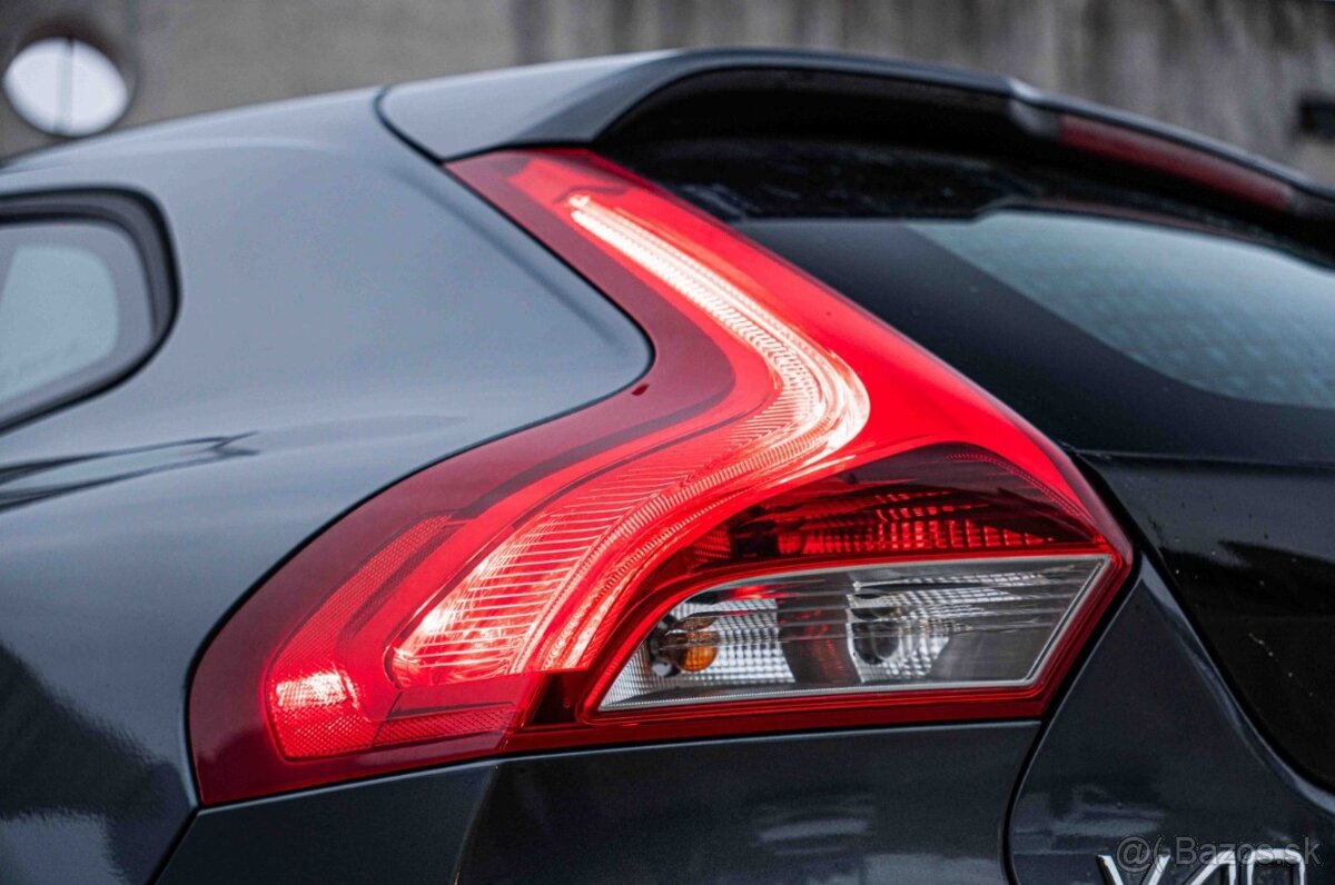 Volvo V40 T2 1.6L Momentum - 4