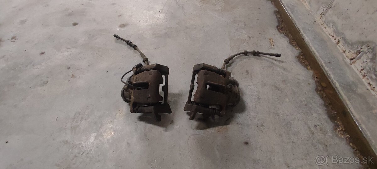 Zadné strmene, brzdy - 4