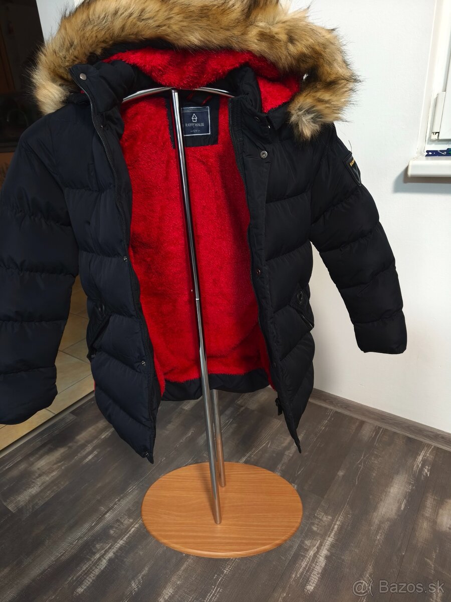 Zimná čierna chlapčenská vetrovka s červeným vnútrom - 4