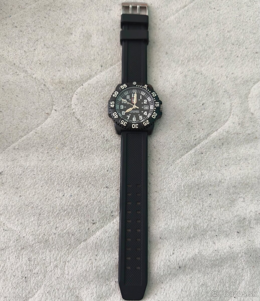 LUMINOX NAVY SEAL CARBON CASE - 4
