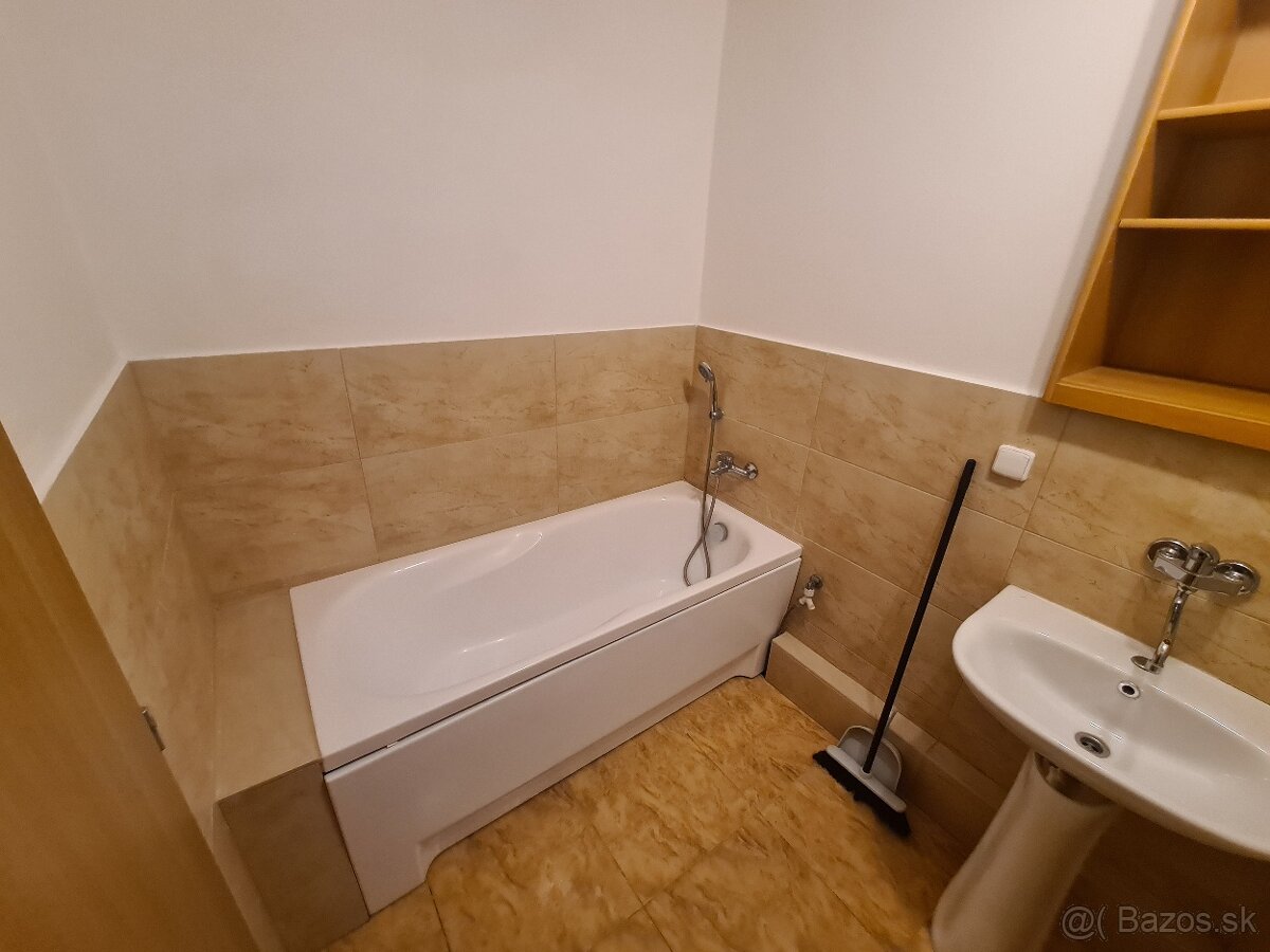 2-izbový byt, 61m² s balkónom - Staré sídlisko - 4