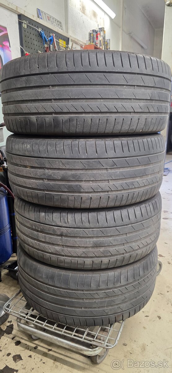 285/40 R22 Kumho - 4