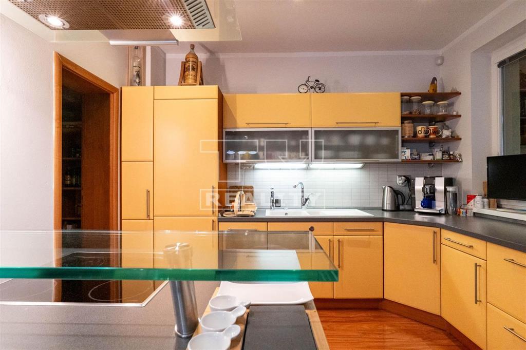 155m2 LUXUSU: byt s garážou, terasou a 2 saunami - 4