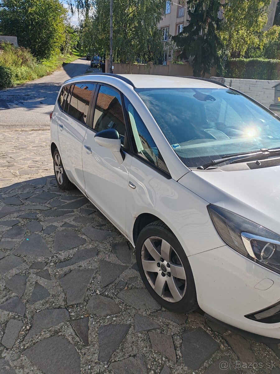 Opel Zafira Tourer 2,0 - 4
