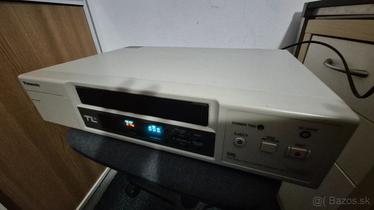 Predám VHS video rekordér Panasonic AG - TL 300 - 4