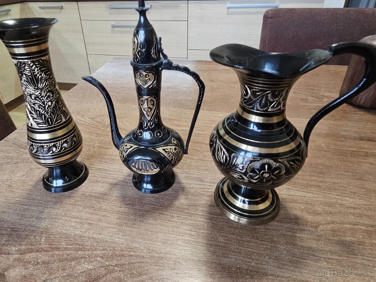 Orientalne dekoračné predmety z vitríny - 4