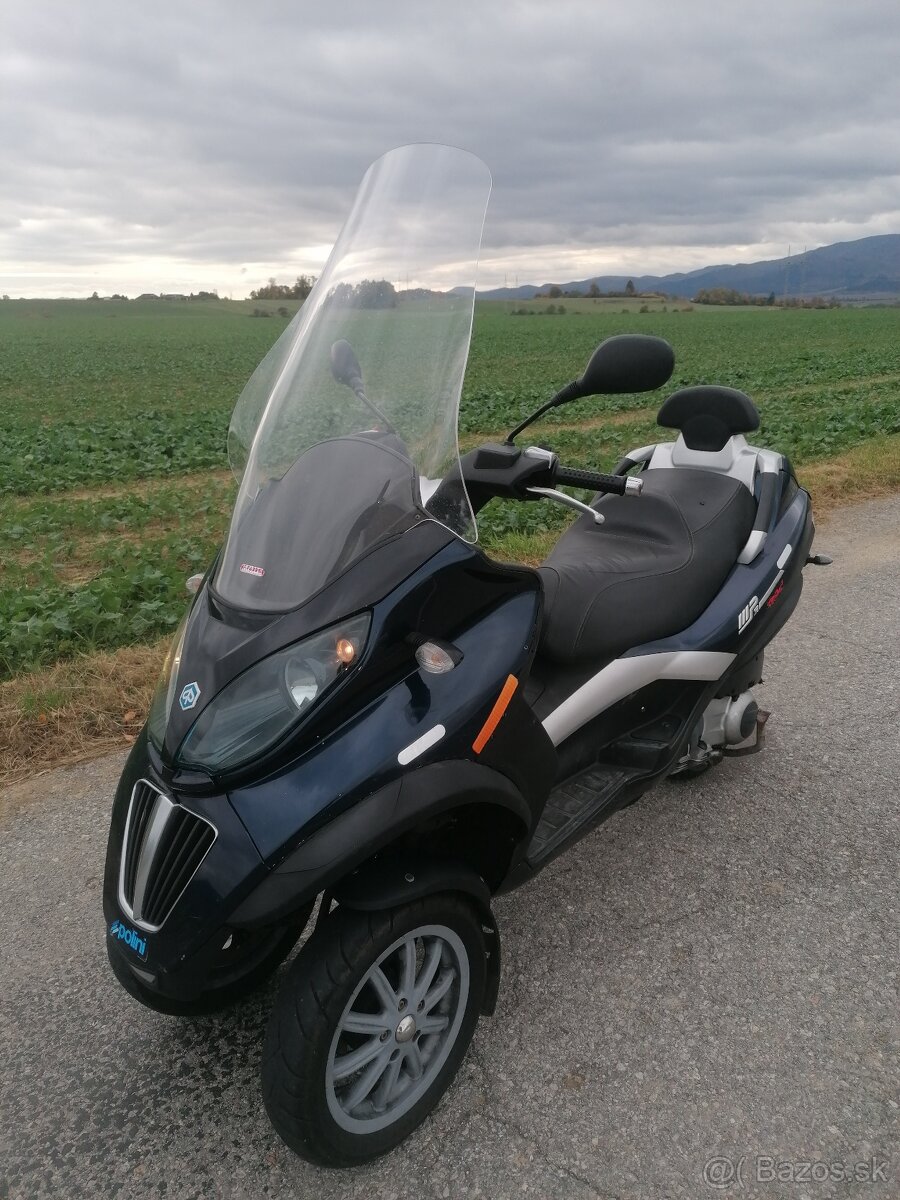 Piaggio MP3 250IE - 4