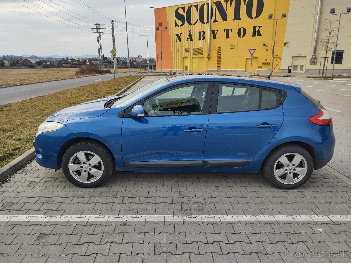 Predám Renault Megane III 1.6 16v - 4