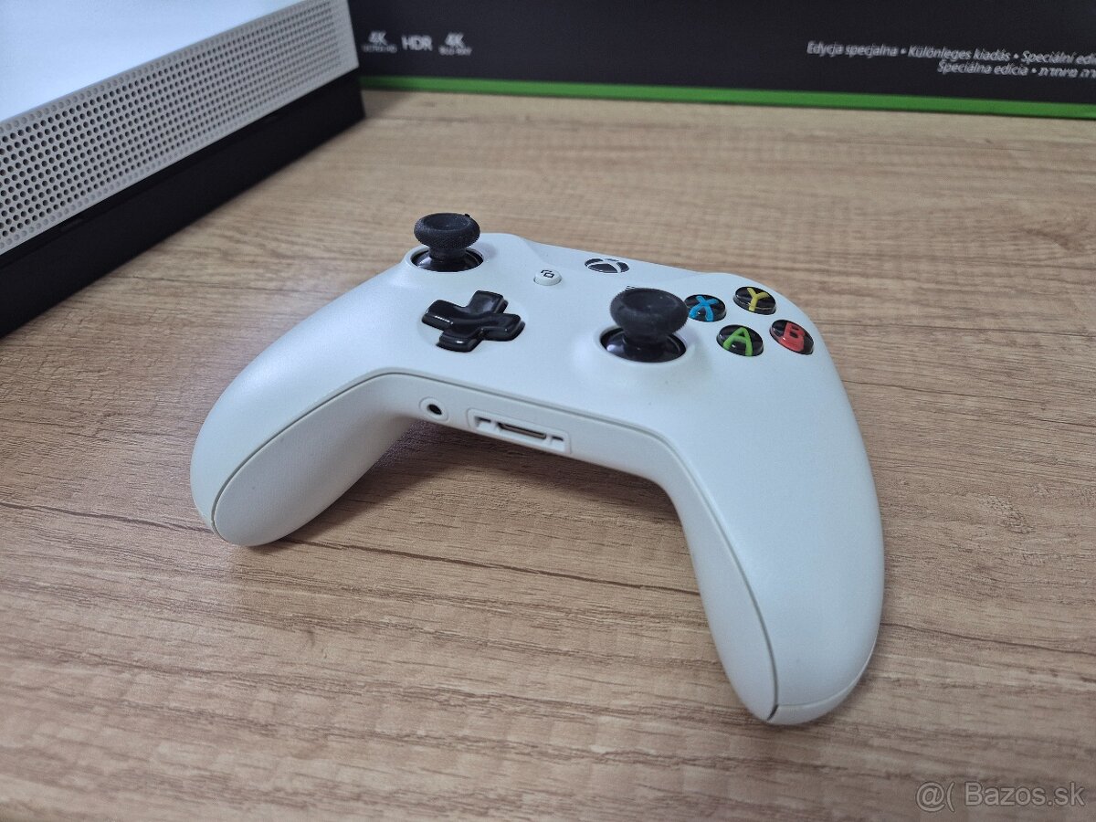 Xbox One X 1 TB - komplet balenie - 4