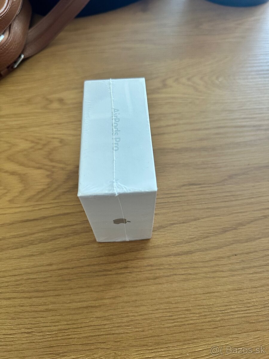 Apple AirPods Pro 3 - 4