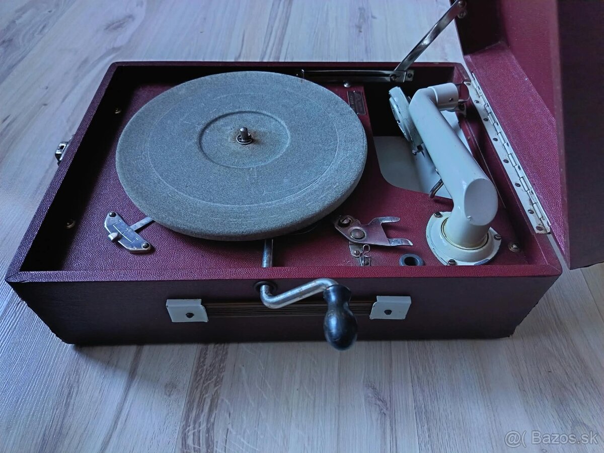 Funkčný gramofón na kluku Supraphon KP 06 - 4