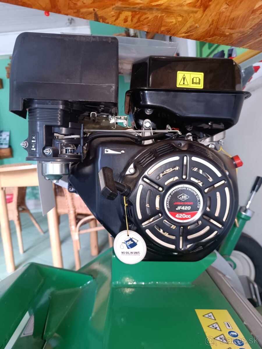 Ťahaný motorový mulčovač