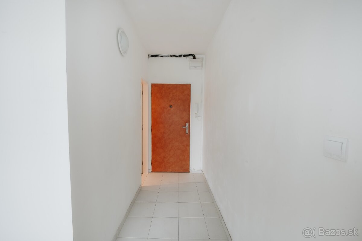 Ponúkame na PRENÁJOM 1 izbový byt na ulici Komenského 16 - 4