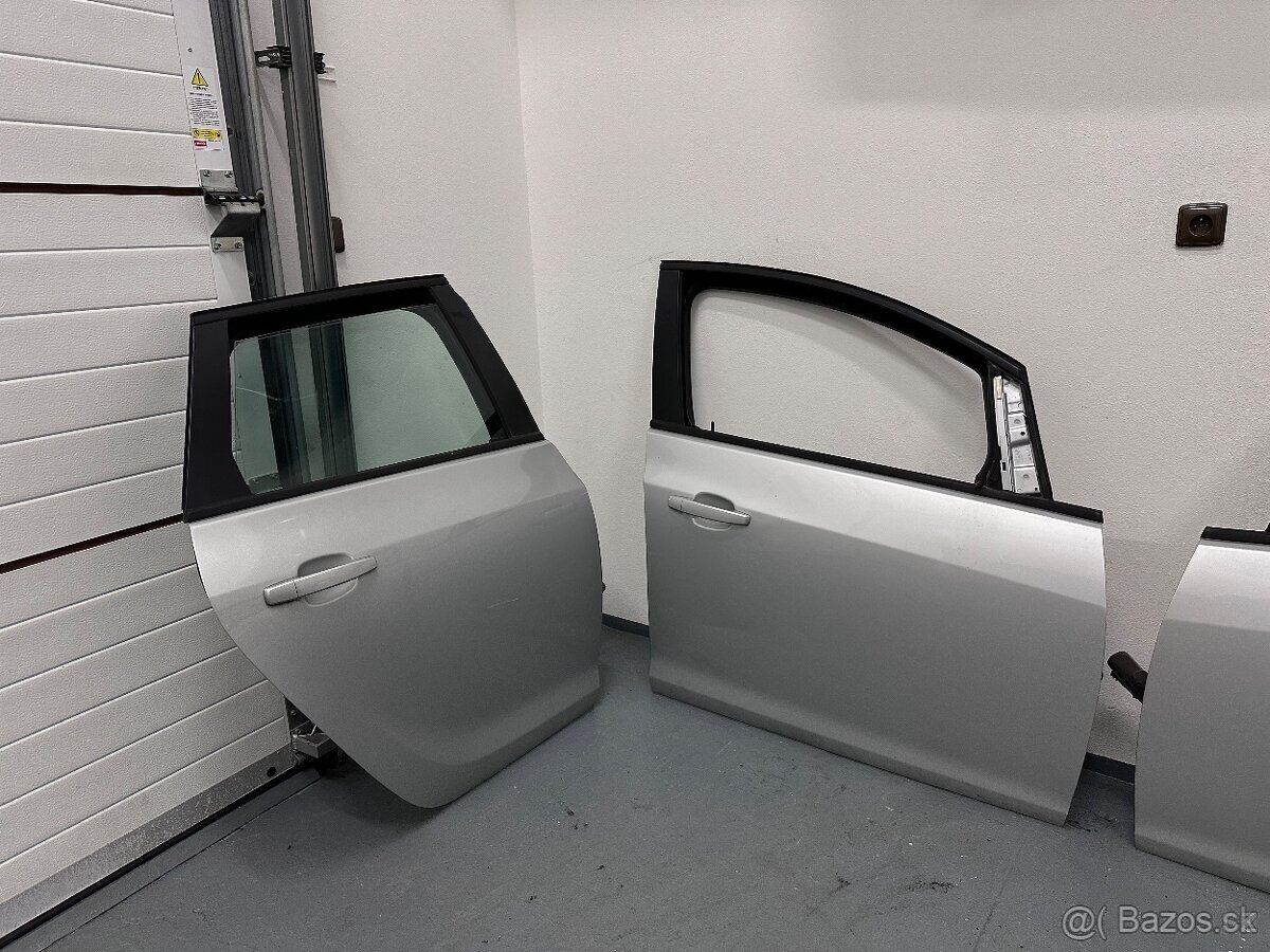 Opel Astra J kombi boční dveře - 4