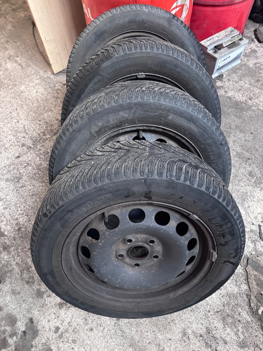 Predám disky z pneu 205/55R16 - 4