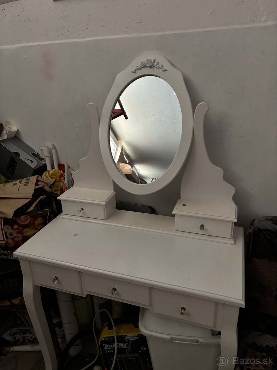 Kozmetický stôl - 4