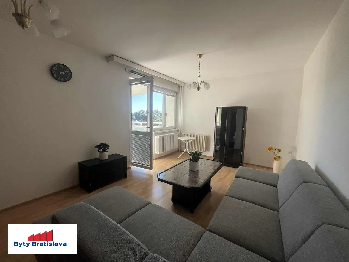 Prenajmem 2 izb.byt s terasou na Hradnom kopci BA. - 4