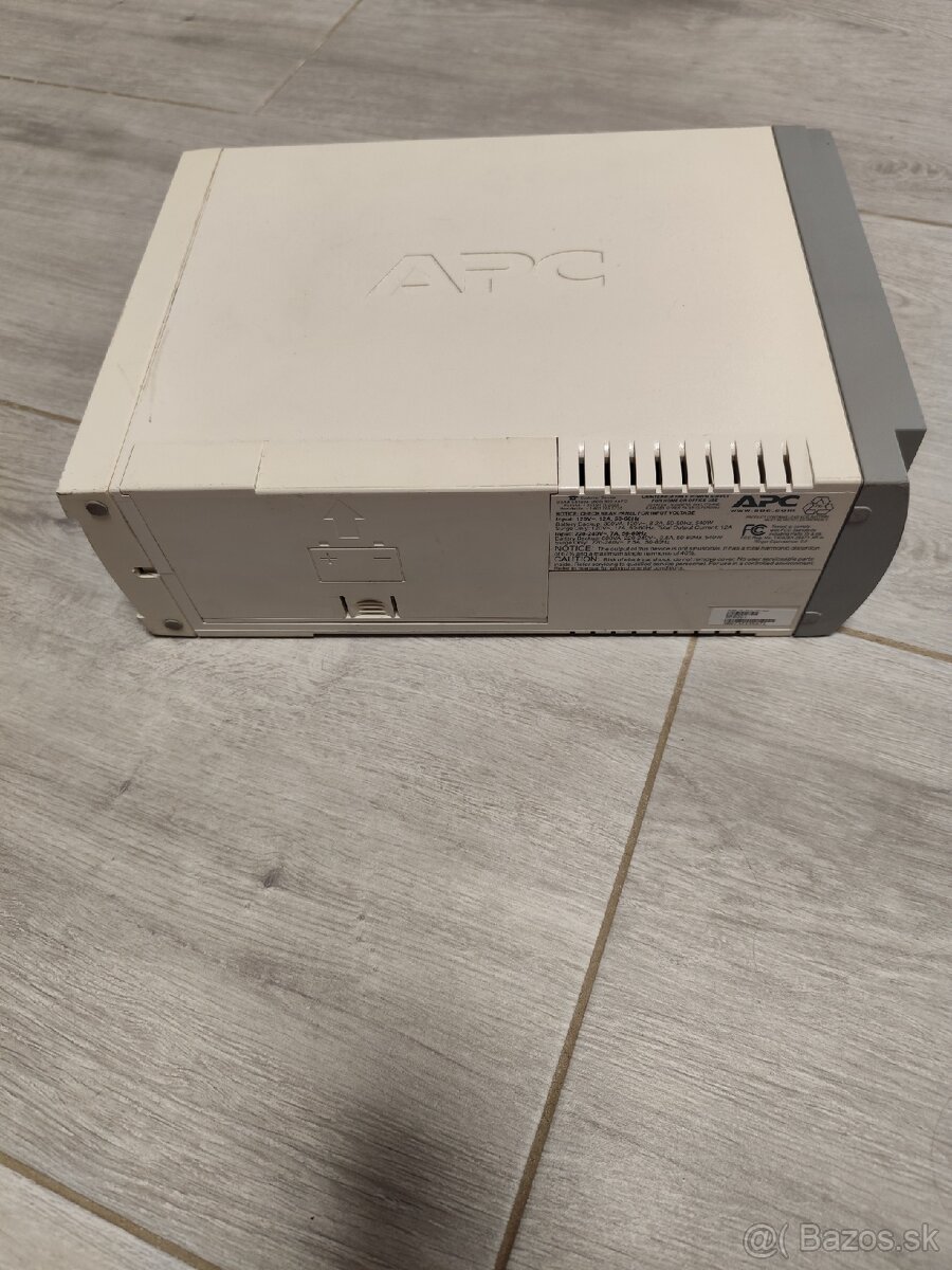 Záložný zdroj APC Back UPS CS 800 - 4