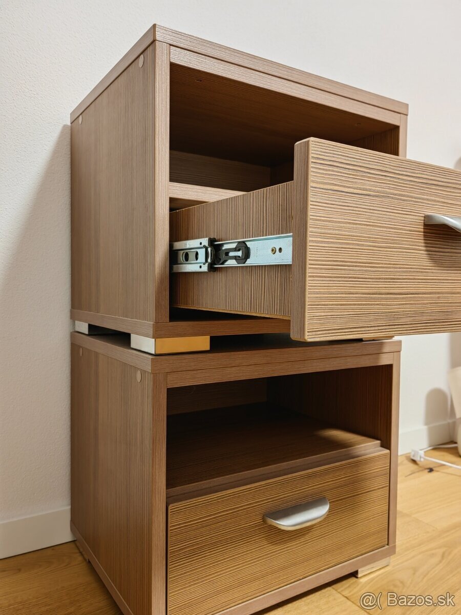 Predám dva nočné stolíky od stolára. - 4