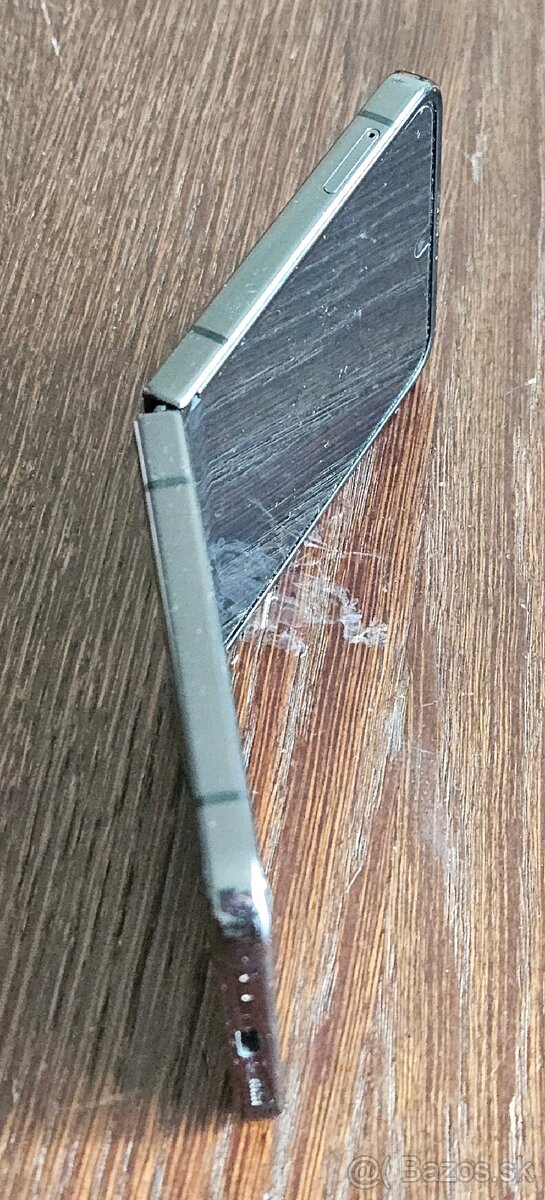 Samsung Galaxy Z Flip4 8/128 - 4