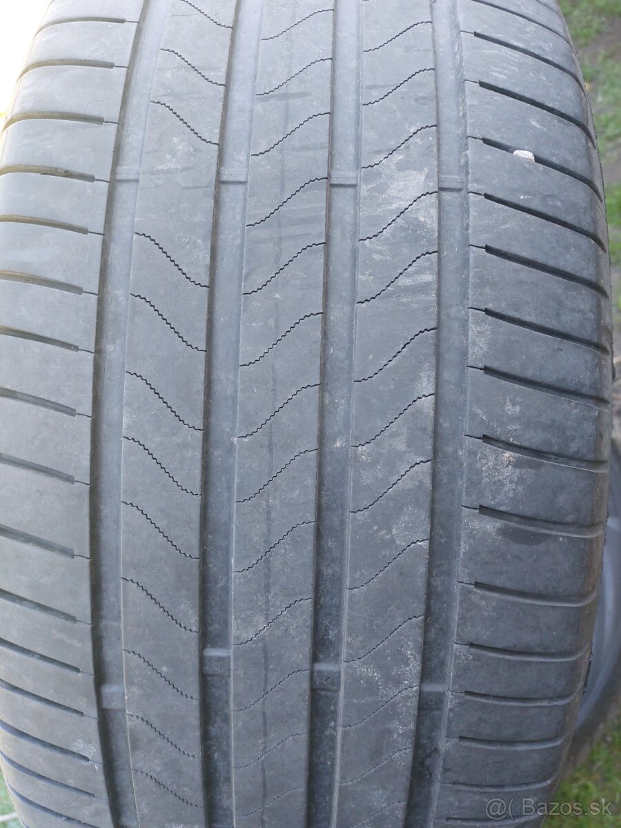 275/45r21 - 4