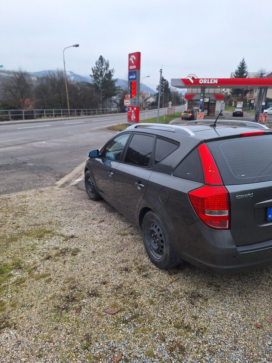 Kia ceed kombi 1.6 crdi M6 - 4