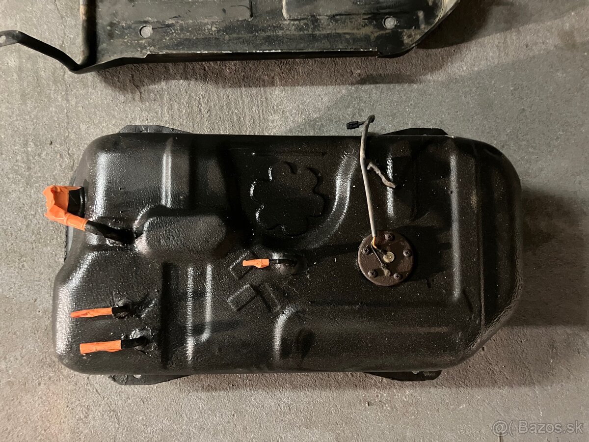 Predám nádrž Suzuki Vitara 1 benzín - 4