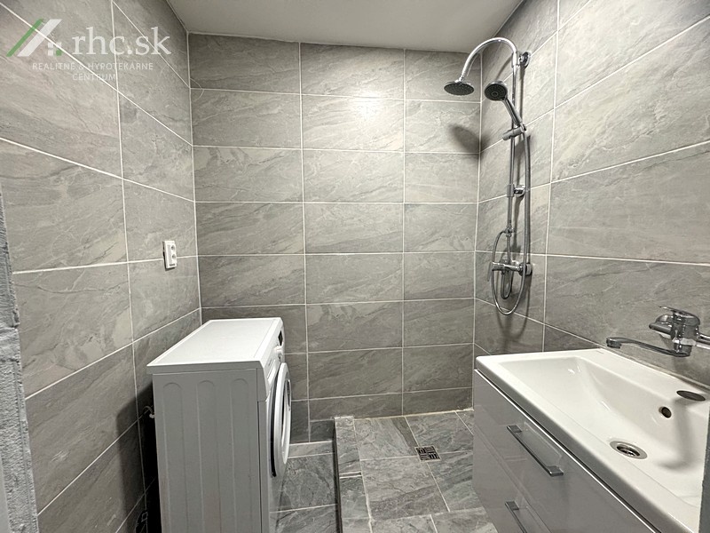 2-IZBOVÝ BYT V TICHEJ LOKALITE V CENTRE MESTA - SOV. HRDINOV - 4