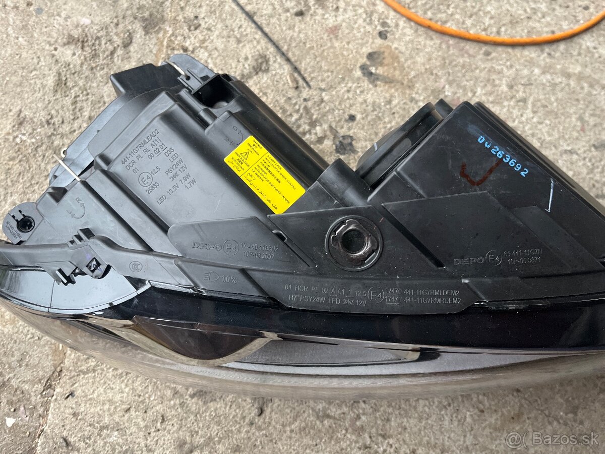 Predám práve svetlo na passat b7 čísto nove - 4