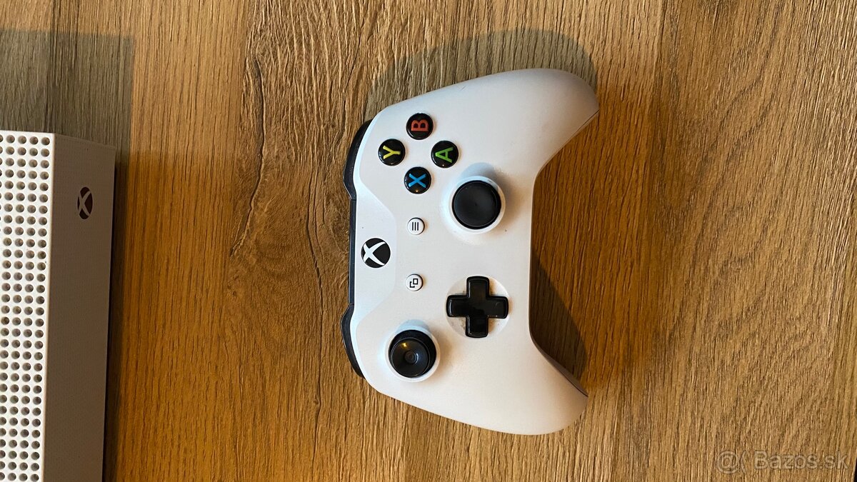 Xbox One S - 4