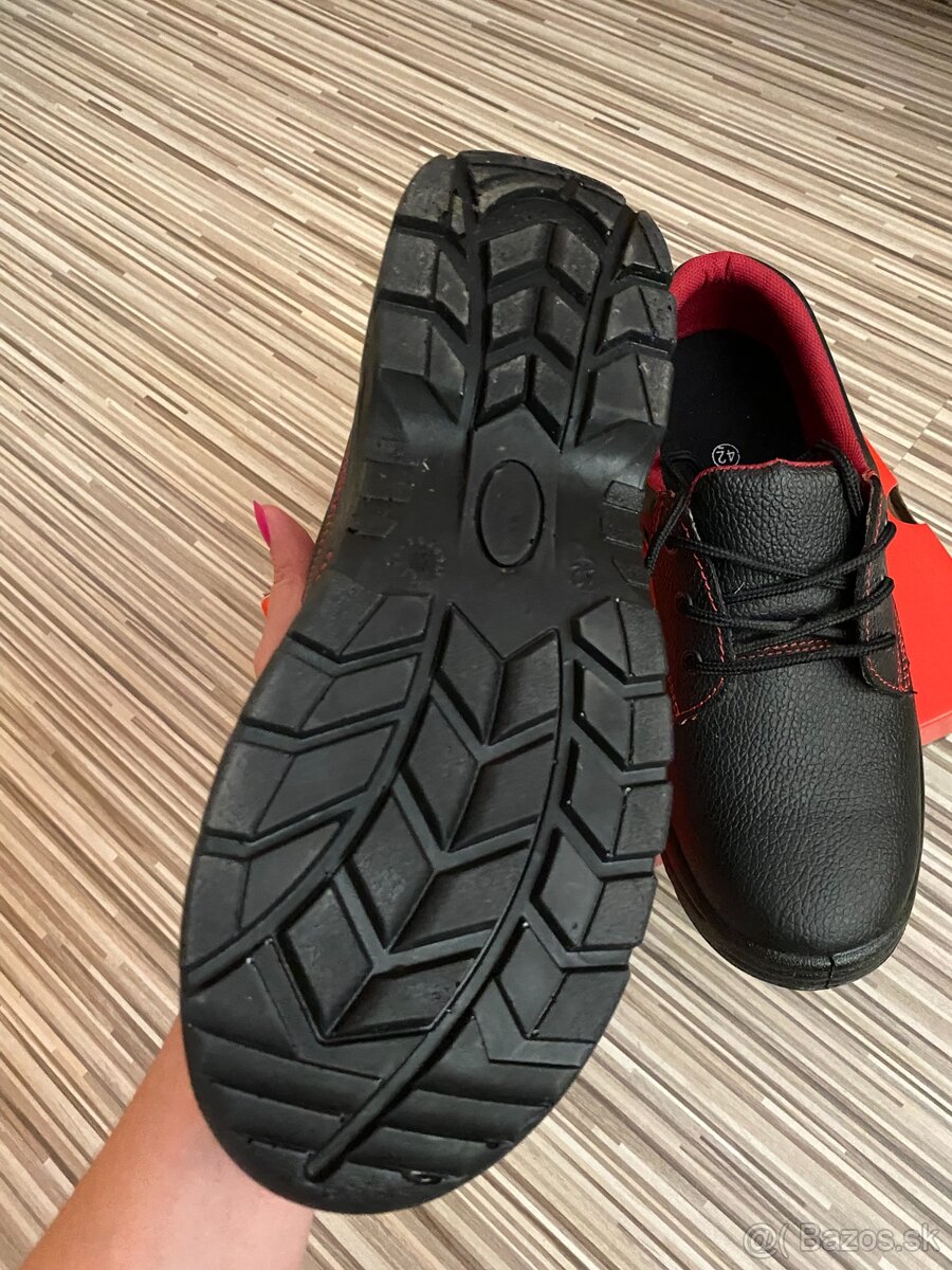 nové pracovné topánky č.42 - 4